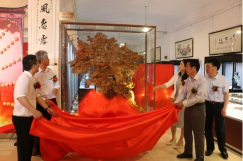 深圳第十四屆文博會：“金玉芳華”中裕冠鎮(zhèn)平玉雕珠寶特色小鎮(zhèn)精品展