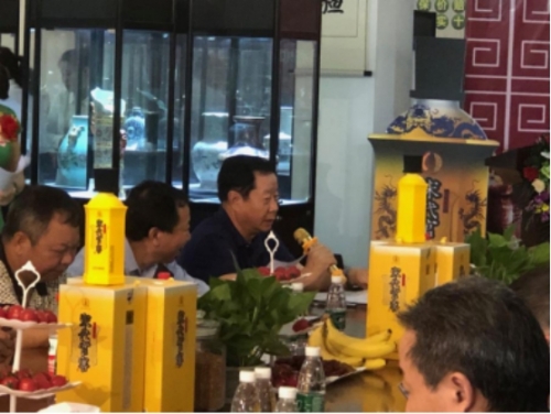 深圳第十五屆文博會：中裕冠集團率鎮平玉雕全國巡展走進大灣區深圳站精品展 茅臺醬酒“宋代官窖”走進文博會